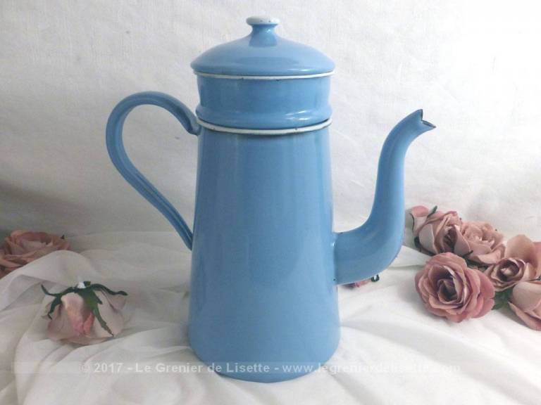 VENDU Cafetière ancienne émaillée bleue clair avec liseré blanc Le