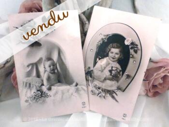 Lot de deux cartes postales, en papier photo représentant des enfants.