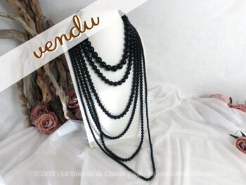 Collier en perles noires aux 6 rangs de différentes tailles et longueur.