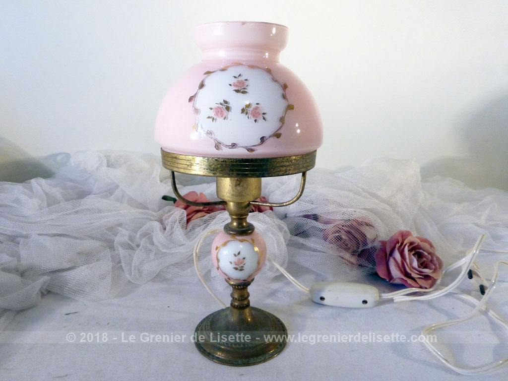 Petite lampe vintage 50's en opaline rose avec son abat-jour à pinces