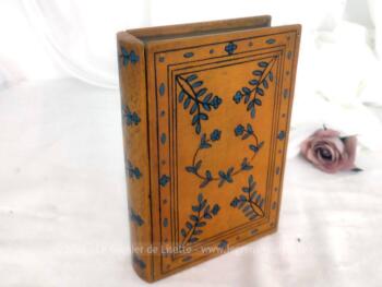 Voici une belle boite en bois en forme de livre avec un tiroir pour cachette... Idéal pour ranger tous vos petits secrets.