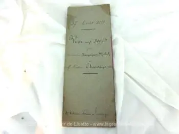 Âgé de plus de 140 ans, voici un acte notarié écrit à la plume et à l'encre sépia sur 4 pages pour une vente datée du 27 aout 1882 avec cachet et sceau du Timbre de la III° République.