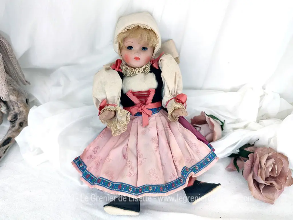 Ancienne grande poupee porcelaine folklorique Le Grenier de Lisette