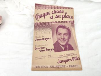 Voici une ancienne partition "Chaque chose à sa place " créée et enregistrée sur disque par Jacques Pills sur une musique de Georges van Parys, paroles de Jean Boyer copyright de 1940 aux éditions Musicales Salabert.