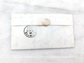 Agée de 173 ans, voici une ancienne lettre pli du 27 mars 1851 soit à peine 62 ans après la révolution française de 1789 ! C'est un courrier à un notaire, mais dont l'auteur de la missive connait bien puisqu'il le nomme "Mon cher Auguste"..