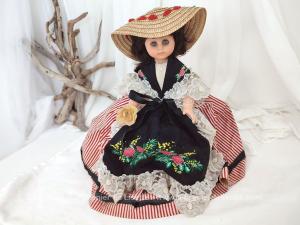 Grande poupée vintage folklorique “La Niçoise”