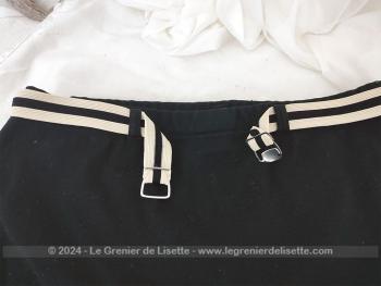 De la marque Espagnole Meyba, voici un authentique ancien maillot de bain pour hommes des années 60/70 taille 40/42 avec sa ceinture élastique et son  système de fermeture. Peut faire aussi un joli short vintage pour femme !