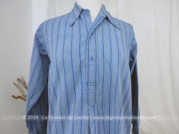 Dans un beau drap de coton bleu à rayures, voici une chemise de  travail pour homme. Entièrement fait main, elle date des années 60/70 et son état ne lui donne pas son âge. Elle attend avec impatience sa nouvelle vie !