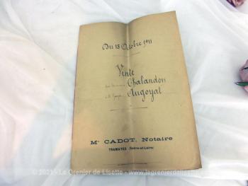 Âgé de plus de 113 ans, voici un acte notarié écrit à la plume dans une écriture remplie de pleins et déliés à l'encre sépia sur 5 feuilles pour une vente datée du 15 octobre 1911 ainsi qu'un petit acte supplémentaire daté du 30 janvier 1909.