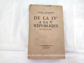 Sur 21 x 13.5 x 2 cm, voici un livre sur 317 pages au titre de "De la IV° à la V° République au jour le jour" écrit par André Siegfried de l’Académie Française, publié en 1968, et édité chez Bernard Grasset Editeur. 