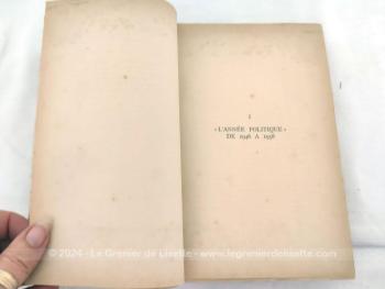 Sur 21 x 13.5 x 2 cm, voici un livre sur 317 pages au titre de "De la IV° à la V° République au jour le jour" écrit par André Siegfried de l’Académie Française, publié en 1968, et édité chez Bernard Grasset Editeur. 