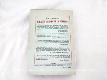 Sur 20.3 x 14 x 3 cm, voici un livre sur 514 pages au titre de "Secrets d'Etat" publié par J.R. Tournoux en 1960, dont les sous-titres sont Dien Bien Phu - Les Paras - L'Algérie - L'Affaire Ben Bella - Suez - La Cagoule - Le 13 Mai - De Gaulle au Pouvoir. 