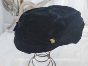 Ancien chapeau velours noir décors dorés