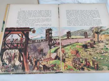  Dignes d’être exposés pour être admirés, voici deux livres d'histoire datant de 1939, remplis de belles images à l'ancienne portant pour un sur Louis XV et l'autre sur Vercingétorix. On tombe sous le charme au fil des pages .