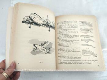 Sur 22 x 18 cm, voici un livre portant le titre de "L’Aéronautique et les Travaux Scientifiques Expérimentaux" par Y. Roques et B. Miette sur 244 pages et édité en 1967.