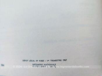 Sur 22 x 18 cm, voici un livre portant le titre de "L’Aéronautique et les Travaux Scientifiques Expérimentaux" par Y. Roques et B. Miette sur 244 pages et édité en 1967.