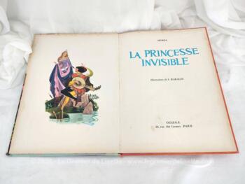 En très bon état, voici un ancien livre pour enfants au titre de "La Princesse Invisible" édité en 1965 par O.D.E.G.E. , écrit par Sforza avec des illustrations de S. Baraldi. Look vintage et idéal pour se replonger dans les souvenirs de notre enfance.