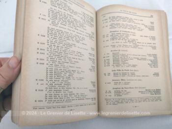 Voici un ancien catalogues La Voix de son Maitre pour l'année 1928, un autre pour l'année 1929,  un prospectus pour une chanson de Maurice Chevalier de 1929 et le catalogue des nouveautés d'avril 1930.