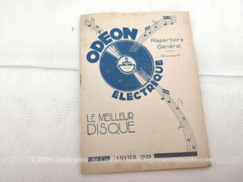 Voici un lot de 5 petits catalogues de marques différentes de disques pour gramophones, Columbia, Parlophone, La Voix de son Maitre et Odéon datant tous de 1929.