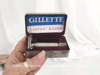 Vraiment vintage, voici une petite boite de voyage pour un rasoir à main de la marque Gillette Made in England comprenant un petit rasoir  et un emplacement pour mettre un paquet de lames. En très bon état.