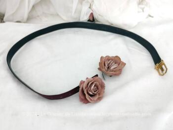 Voici une ceinture Yves Saint Laurent pour homme en cuir réversible bordeaux ou gris, avec emblème sur la boucle et au bout de la ceinture avec les mentions en lettres dorées "YvesSaintLaurent  Paris - 95 - 38". Pour un homme élégant et vintage à la fois.