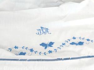 Ancien petit drap bébé broderies bleues et monogrammes JTM