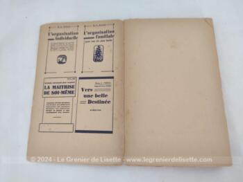 Datant de 1929, voici un livre ancien de 204 pages portant le titre de ""L'Education de la Parole" de Paul-C Jagot daté de 1929, concernant l'Art de Parler clairement et avec assurance, dans la vie privée, dans les affaires et devant un public. Tout ça en 1929, quel programme!