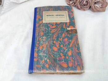 Datant de 1930, voici un livret recueil de plus de 100 feuillets mobiles, numérotés et datés, sur l'Histoire et la Géographie composant ce "Manuel Général de l'Instruction Primaire" surement à l'attention de l’instituteur.