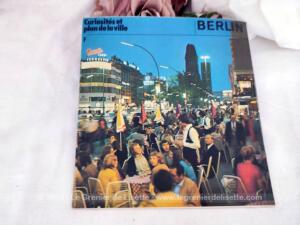 Prospectus vintage plan Berlin 1975 avec mur