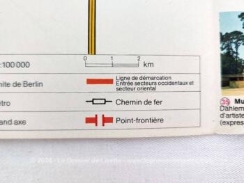 Voici un prospectus vintage de ville de Berlin de 1975 avec curiosités et plan de la ville avec le mur "de Berlin" faisant encore parti du plan. C'est un grand dépliant pour inciter à venir visiter la ville et démontrer tous ses atouts.