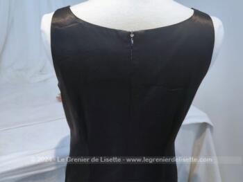 Voici une superbe robe longue fourreau lycra satiné noir de la marque "Modelisme Paris", parfait pour un 42. Quand rétro et élégance se conjuguent ensemble !