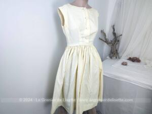 Belle et petite robe vintage rayures jaunes taille fine