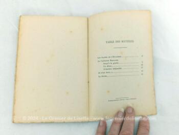 Voici un duo de petits livres de 11.5 x 17.5 x 0.6 cm  concernant les "Oeuvres de Courteline" publié chez Albin Michel avec "Les Gaités de l'Escadron et le Capitaine Marjavel" et  "Margot" datant des années 30.