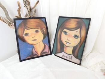 Voici un duo de portraits d'enfants réalisée en pastel, habillé d'une vitre et scellé sur un carton par de l'adhésif noir. Ces portraits au traits naïfs sont signés "Henri 68" . Ils datent donc de 1968 et sont des pièces uniques.