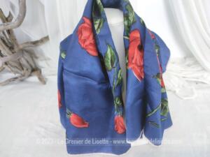 Foulard vintage marine aux roses rouges soie