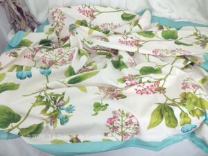 Superbe nappe shabby contour bleu ciel