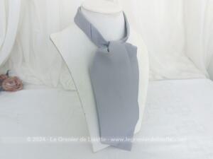 Cravate Ascot allure vintage polyester gris