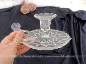 Voici un bougeoir rat de cave  et un autre bougeoir simple en verre très bien ouvragé aussi brillant que du cristal et très tendance shabby.