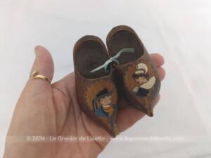 Ancienne paire petits sabots miniature Bretons peints main