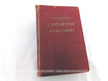 Datant de 1949, voici un livre de la Collection d'Auteurs Français au titre de "Lamartine, Oeuvres Choisies" avec Biographie, Notes Critiques, Grammaticales, Historiques et Illustrations Documentaire par Maurice Lavaillant.