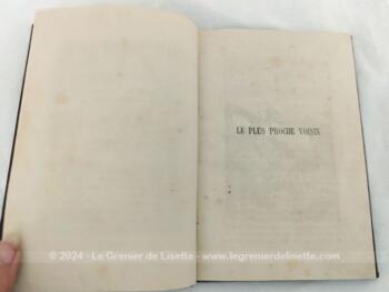 Ancien livre édité en 1876 par la Société des Livres Religieux comprenant  sur 123 pages "Le Plus Proche Voisin" et "Découvert dans le Nord" écrit par Frances Browne et traduit de l'anglais par Mme Dussaud-Roman. Reliure cartonnée imitation lézard.